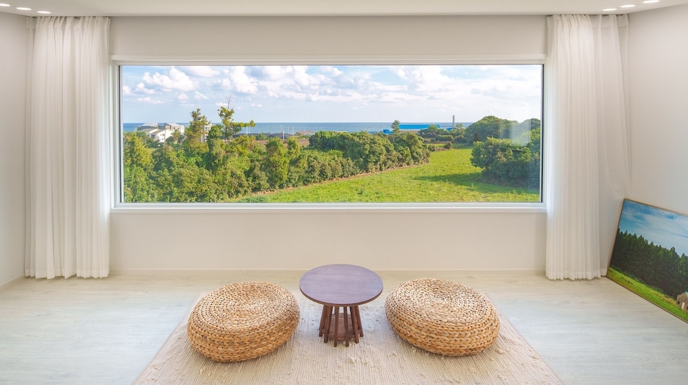Jeju Stay Eden Dokche Poolvila Pension view 4