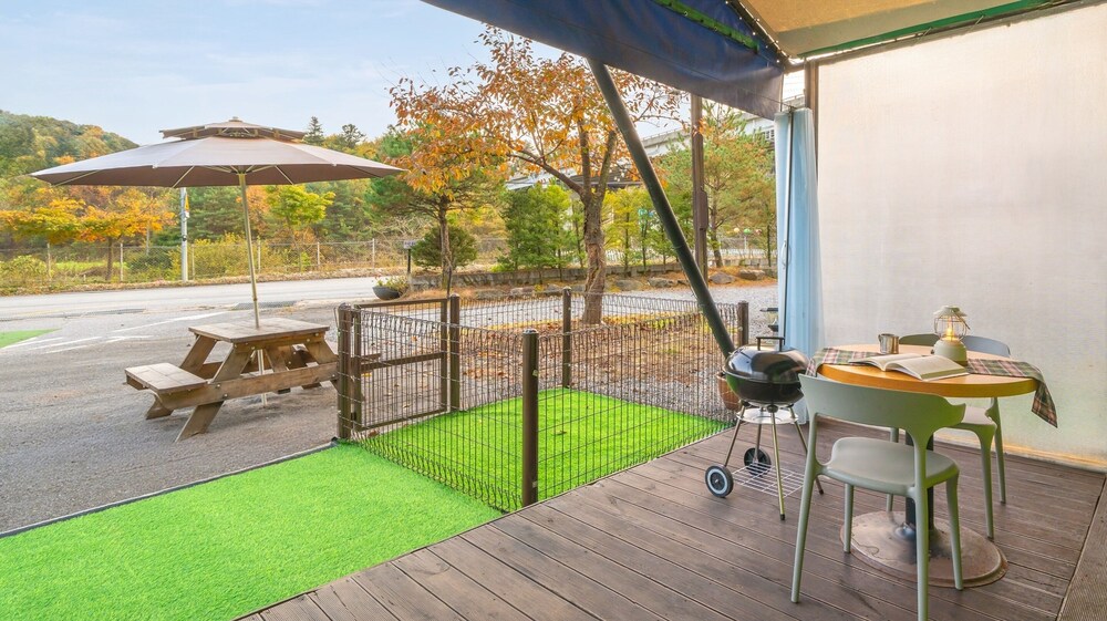 Gapeyong Fourseason Pet Glamping Caravan