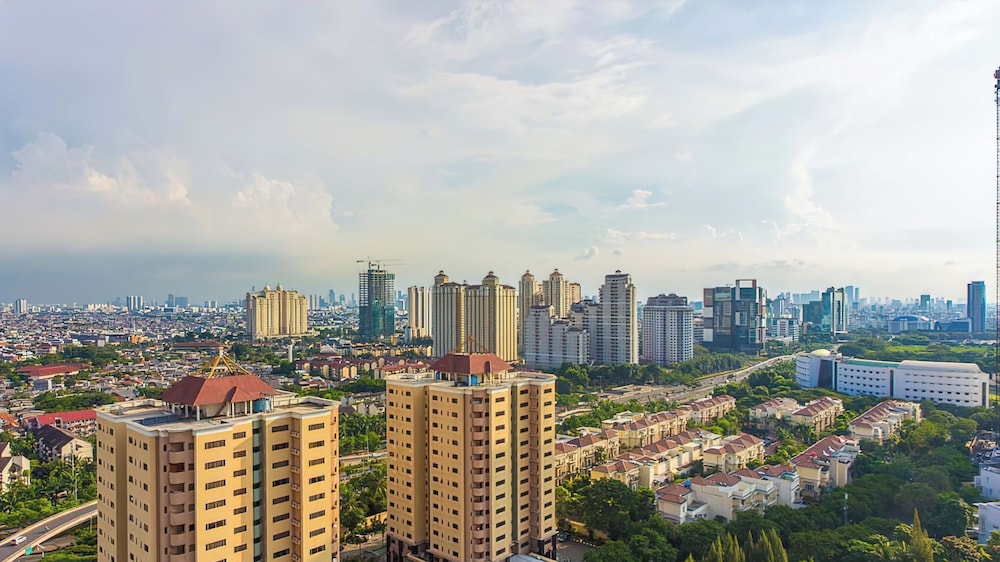 Maple Park Apartment near JI Expo