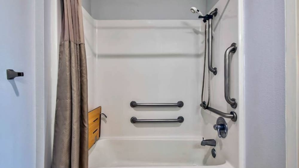 Oyo Townhouse Sulphur,LA Extended Stay I-10