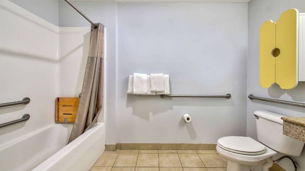 Oyo Townhouse Sulphur,LA Extended Stay I-10