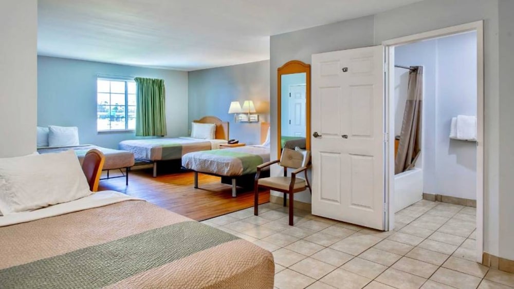 Oyo Townhouse Sulphur,LA Extended Stay I-10