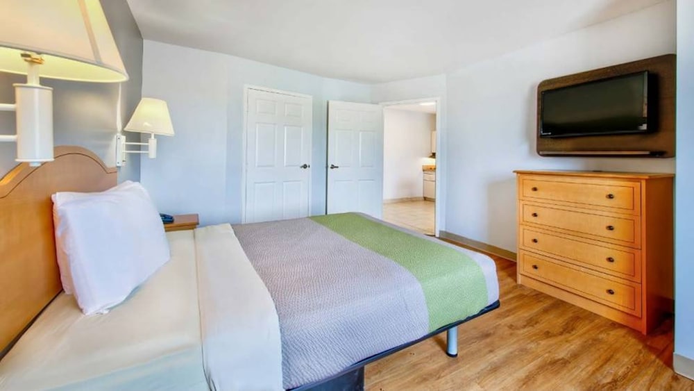 Oyo Townhouse Sulphur,LA Extended Stay I-10
