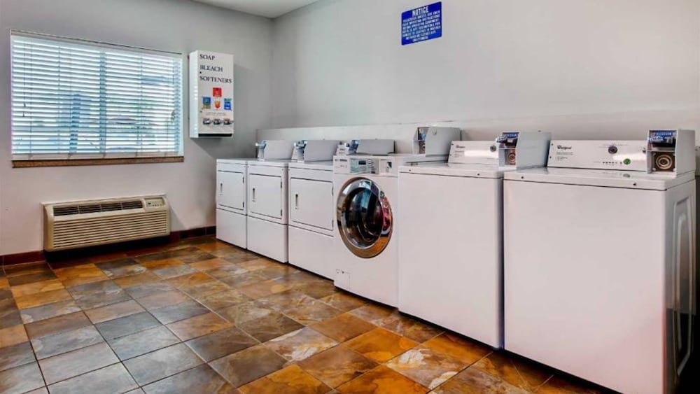 Oyo Townhouse Sulphur,LA Extended Stay I-10