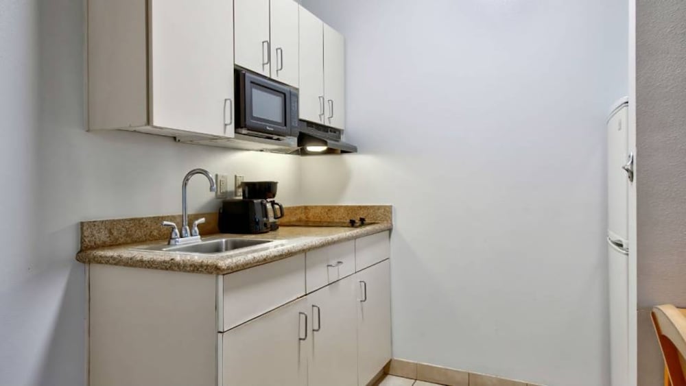 Oyo Townhouse Sulphur,LA Extended Stay I-10