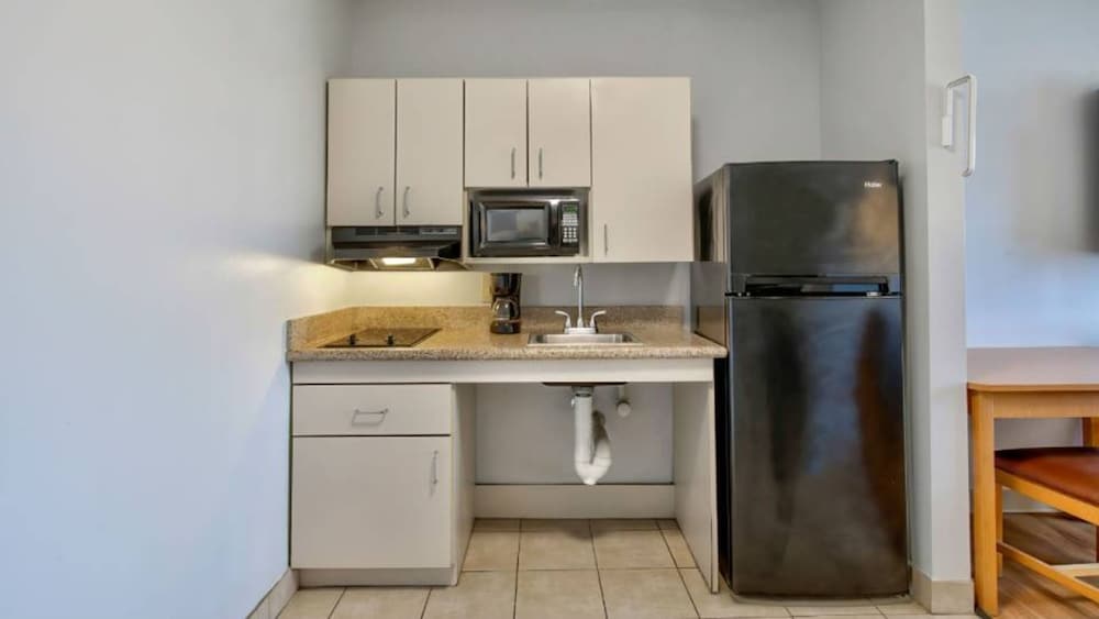 Oyo Townhouse Sulphur,LA Extended Stay I-10