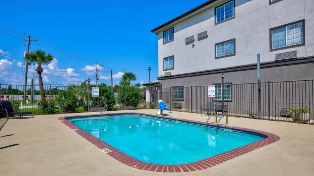 Oyo Townhouse Sulphur,LA Extended Stay I-10