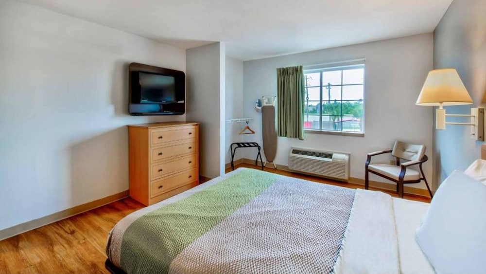 Oyo Townhouse Sulphur,LA Extended Stay I-10