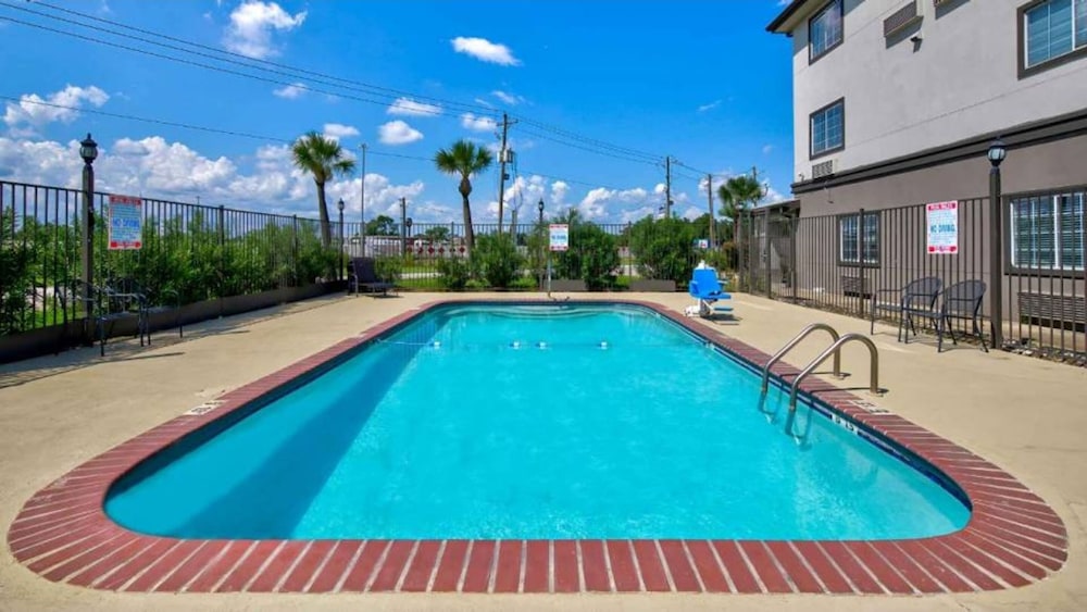 Oyo Townhouse Sulphur,LA Extended Stay I-10