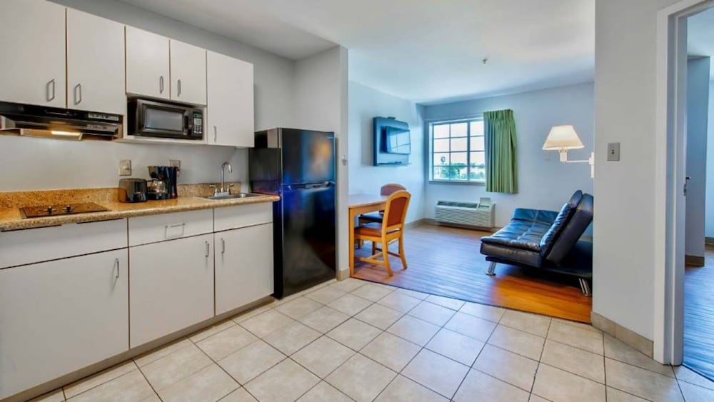 Oyo Townhouse Sulphur,LA Extended Stay I-10