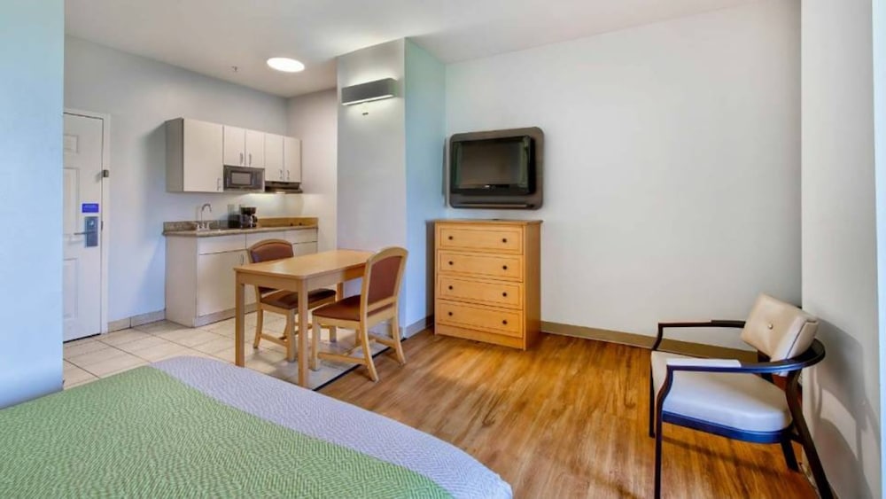 Oyo Townhouse Sulphur,LA Extended Stay I-10