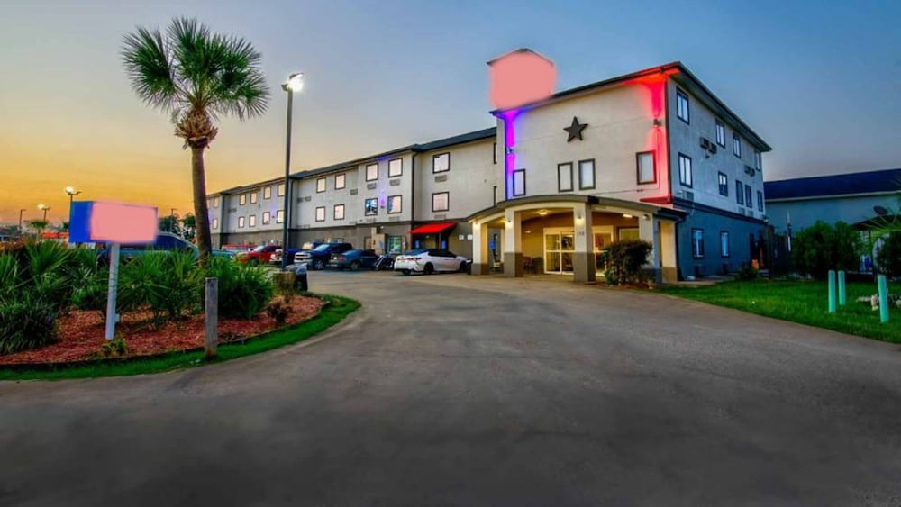 Oyo Townhouse Sulphur,LA Extended Stay I-10