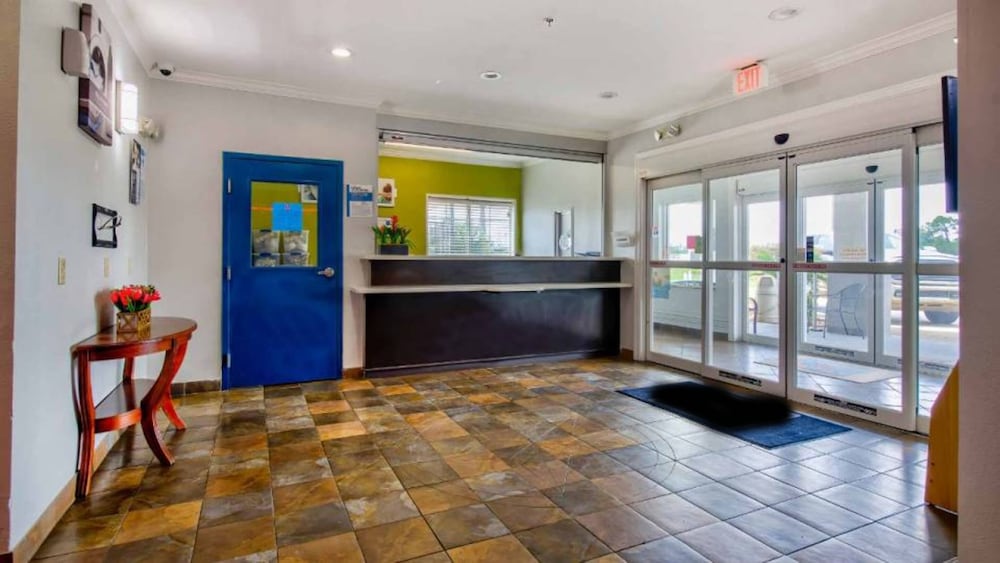 Oyo Townhouse Sulphur,LA Extended Stay I-10