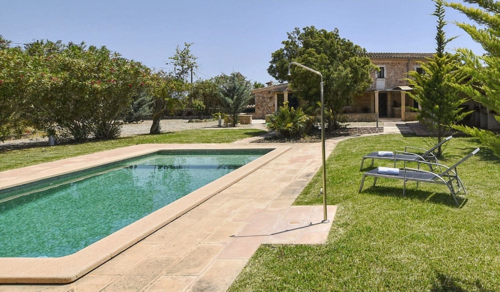 Poolside Garden Retreat in Buger photo 3