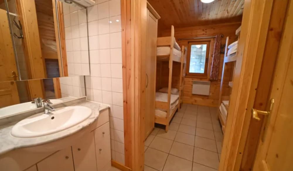 Holiday Home With a Panoramic View of the Ourthe, on a Quietly Located Property view 2