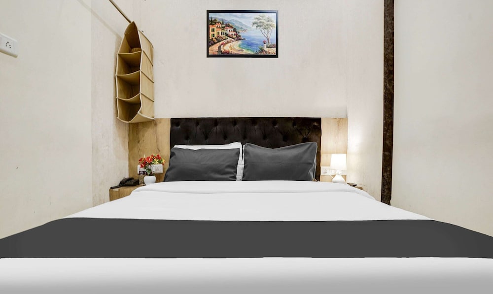 Cozy Stays at Ville Parle Mumbai