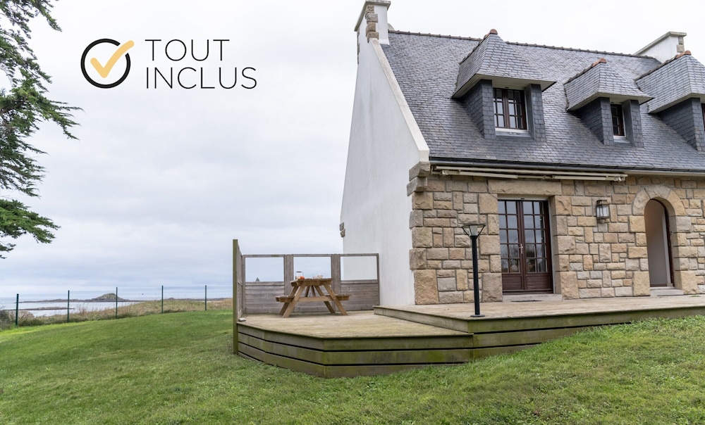 House in Ploudalmezeau With Garden & Terrace