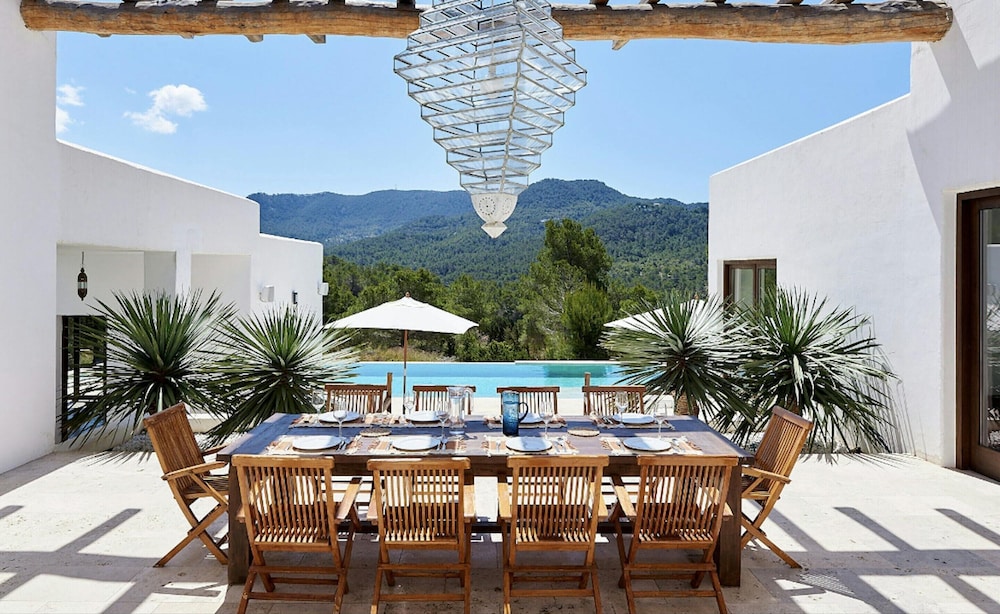 Countryside Villa With Pool