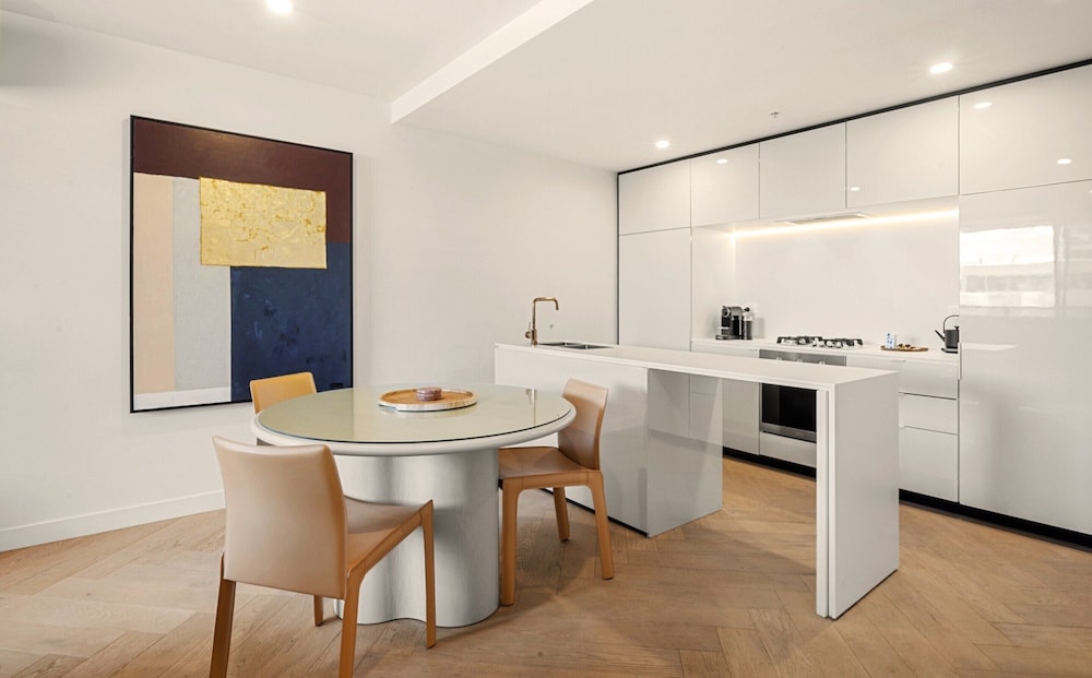 Bright 2-bed Apartment in Fitzroy's Heart