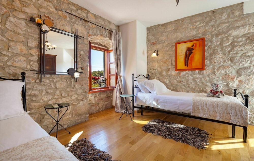 Heritage Villa near Milna with Private Swimming Pool view 5