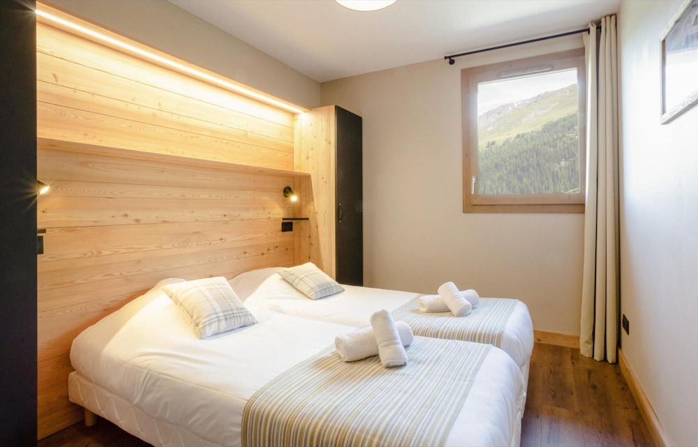 Apartment in Tignes With Slope Access & Spa