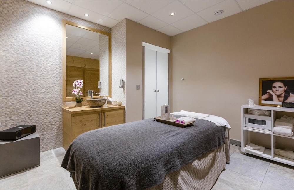Apartment in Les Menuires With Spa & Pool