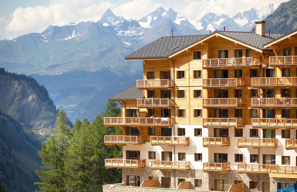Charming Apartment With Pool in Tignes