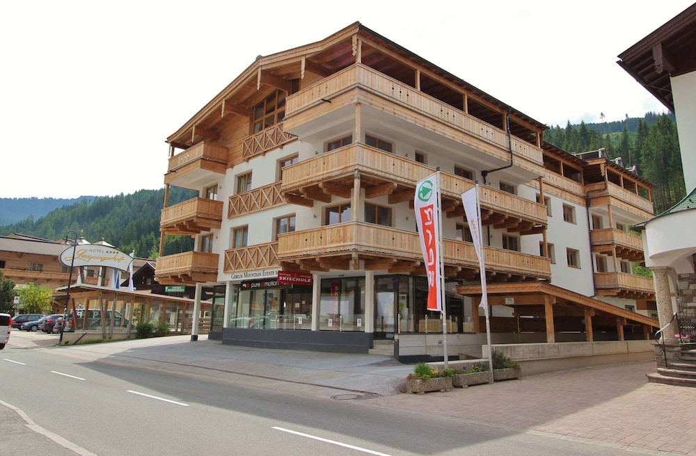 Luxurious Apartment With Sauna, Garage, Roof Terrace