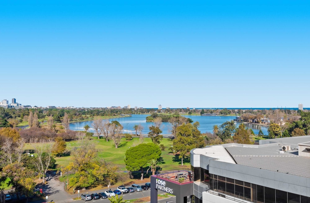 Split-level 2BR With City-view and Separate Study