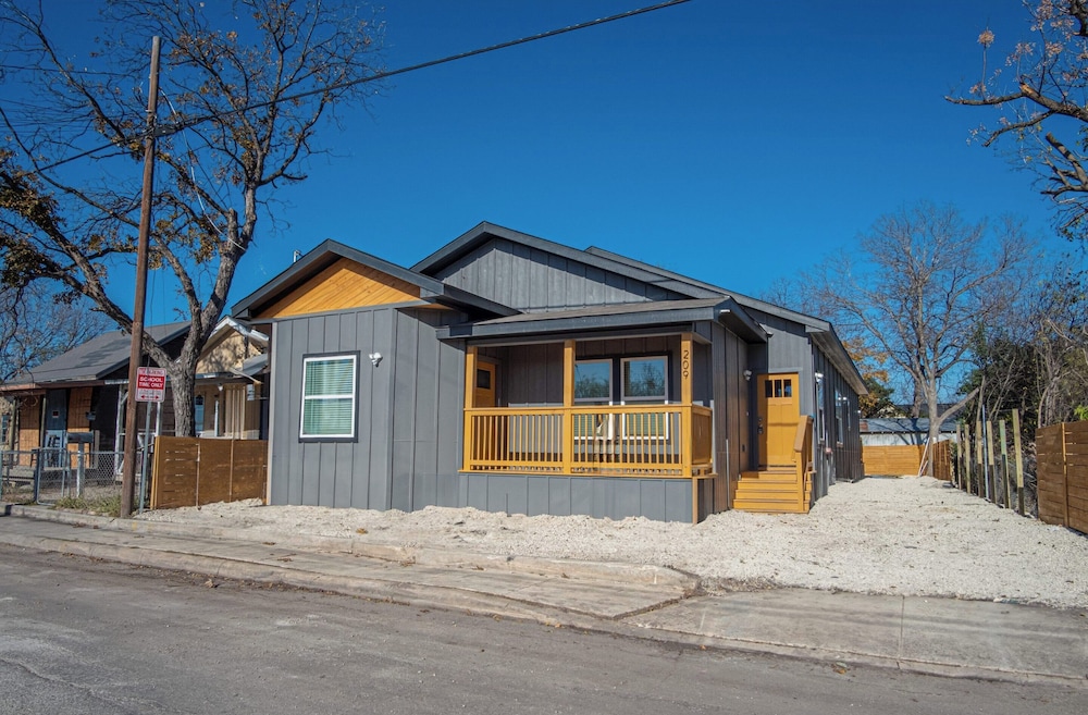 Blissful 5br/3ba Haven Near Riverwalk & Downtown!