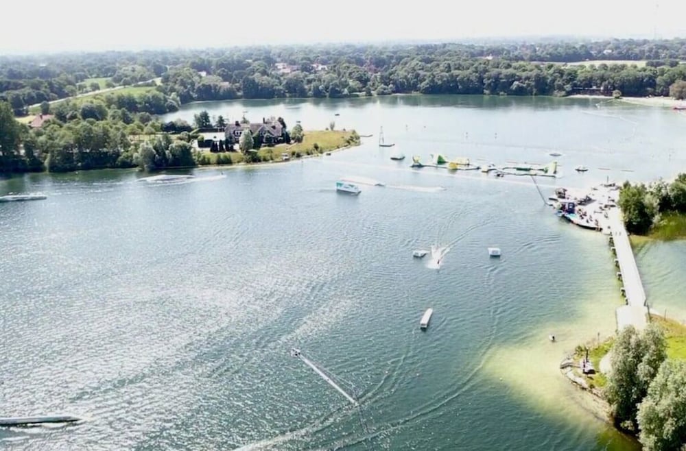 No. 7 Lake View Modern Retreat
