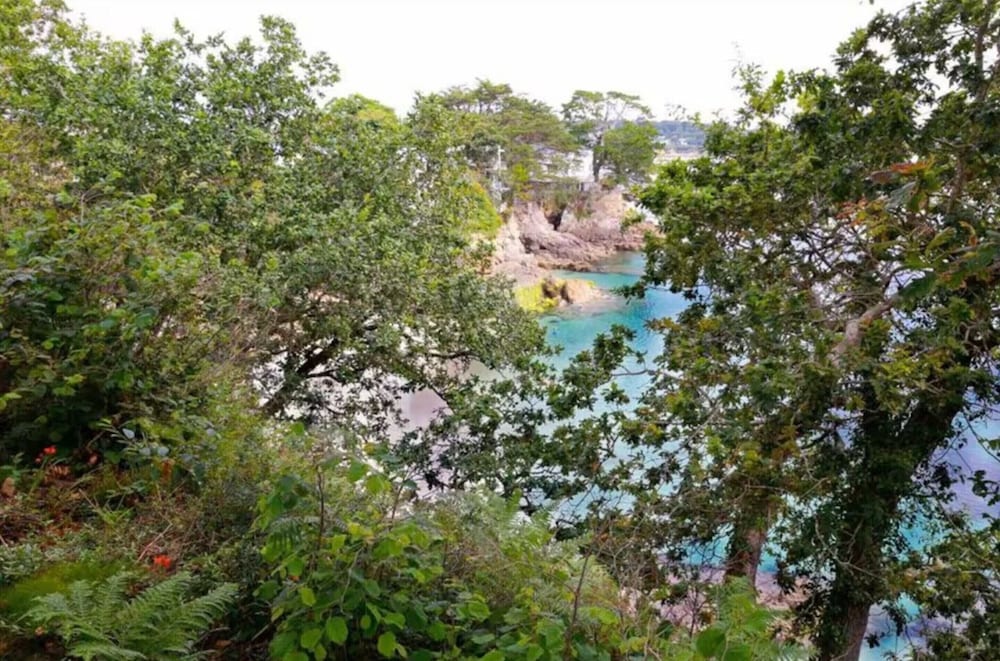 Superb Villa With sea View Near the Beach