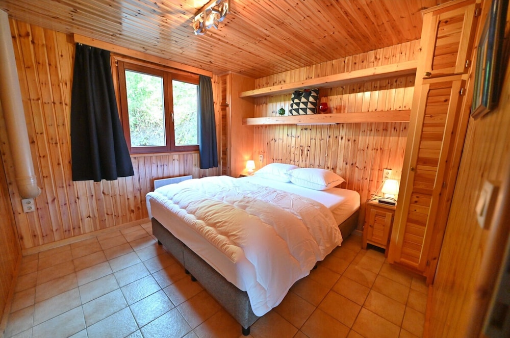 Chalet in Beffe With Hot Tub & Valley Views