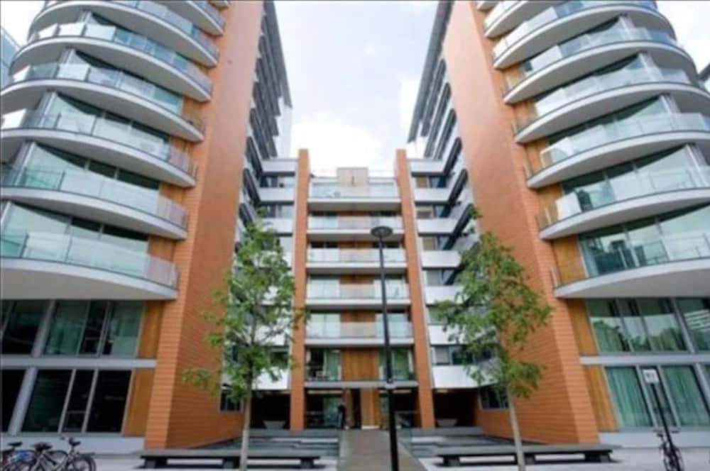 Modern 3 Bedroom Apartment in Paddington