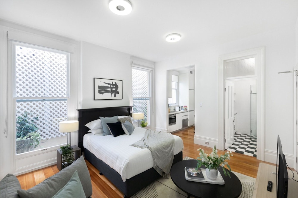 Renovated Studio in Bohemian Area Close to City