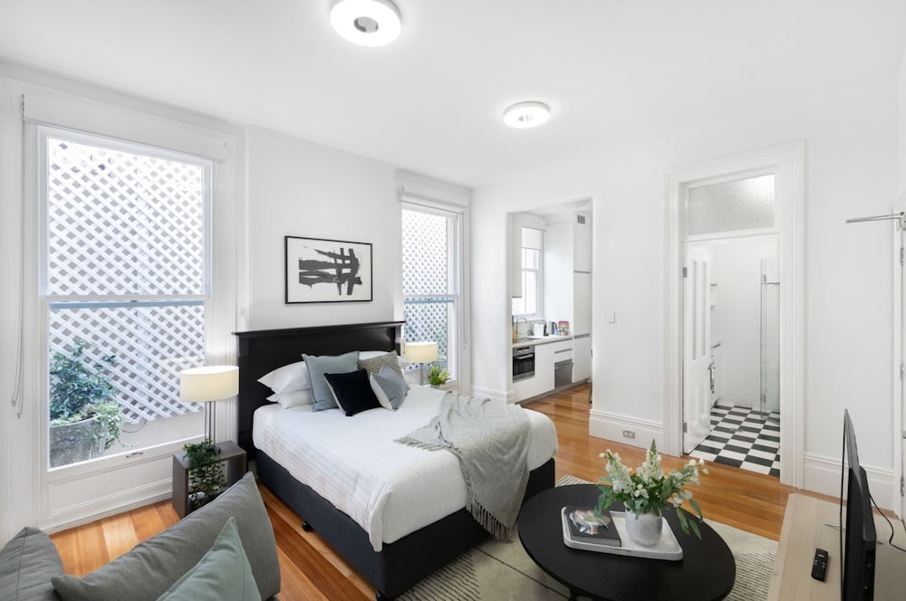 Renovated Studio in Bohemian Area Close to City