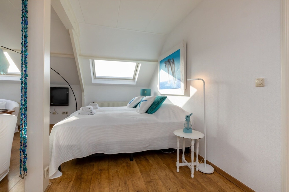 Bright Apartment Near Beach
