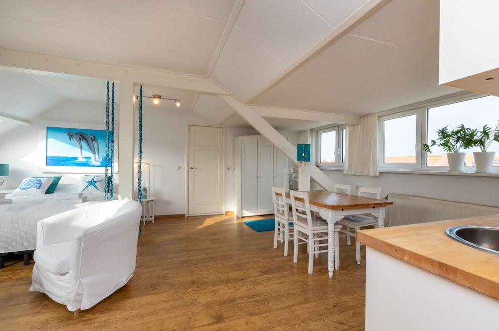 Bright Apartment Near Beach
