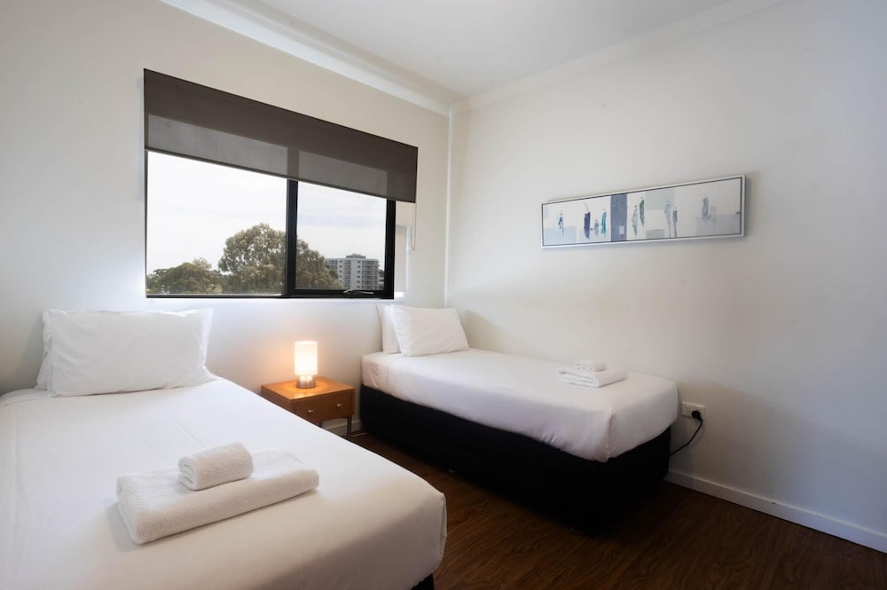 Lovely 2BR Apartment in West Perth With Parking!