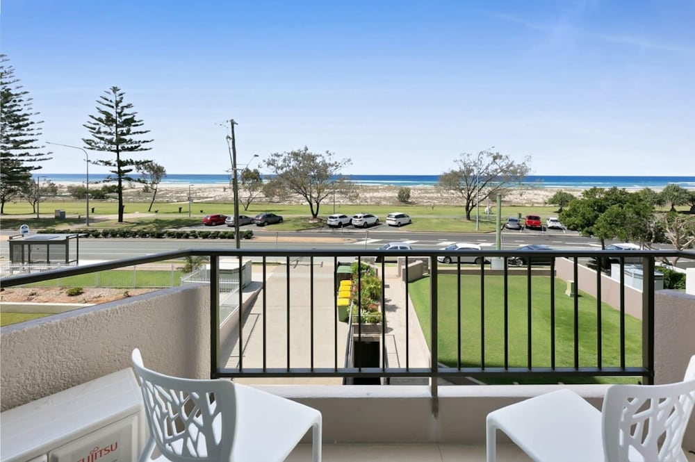 Beachfront Studio With Balcony & Stunning Views