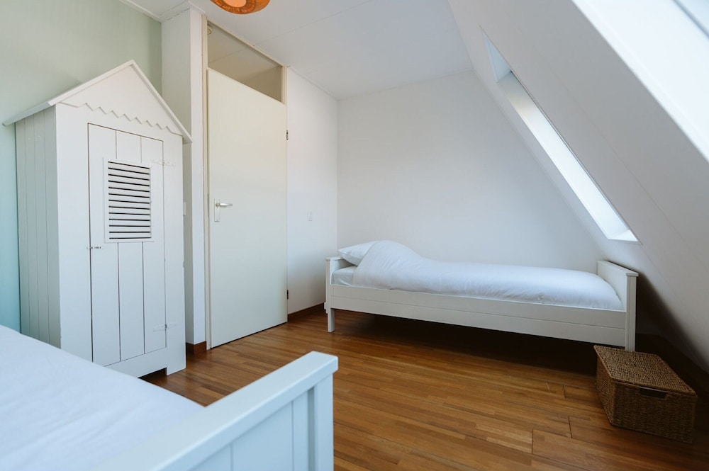 Holiday Bungalow With a Nice Light Appearance at 1.5 km From the Beach view 4