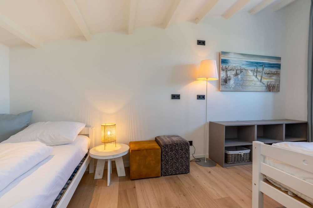 Attractive Holiday Home, Sunny Garden, Near the Beach view 4