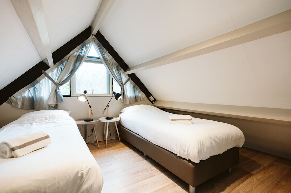 Comfortably Furnished Holiday Home by the sea view 3