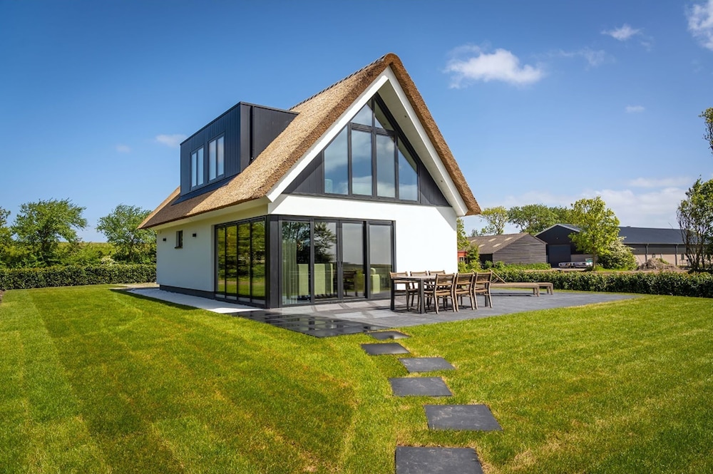 Pet-friendly Villa With Sauna view 5