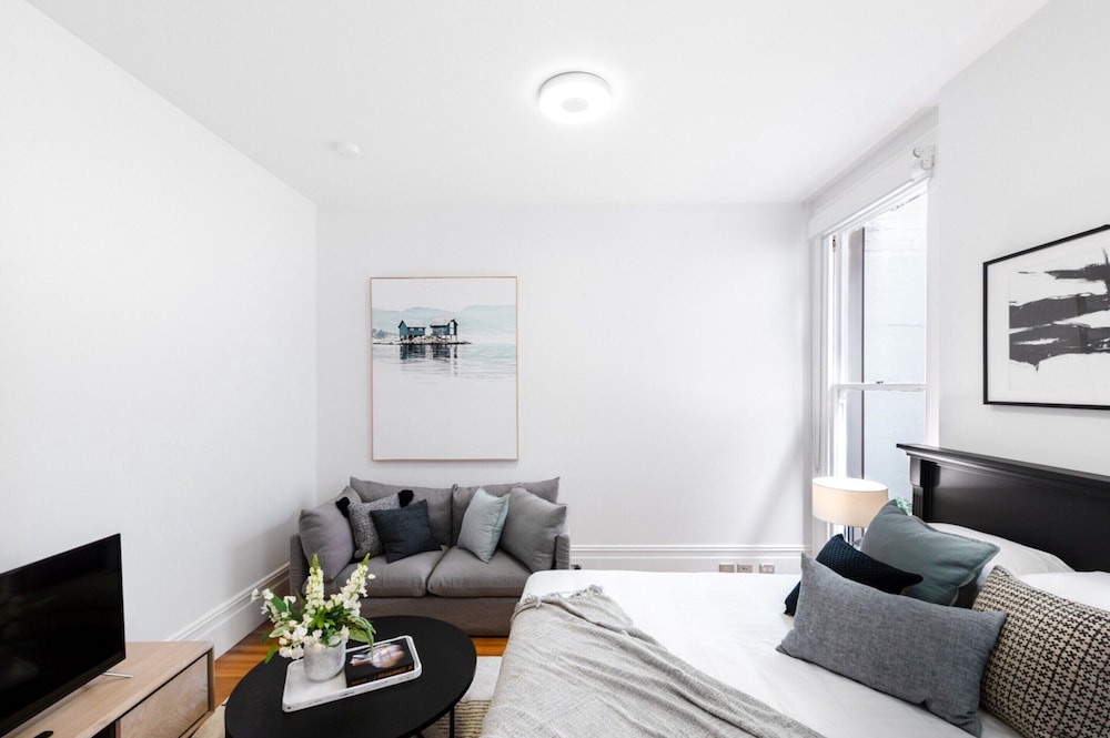Renovated Studio in Bohemian Area Close to City