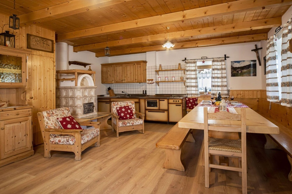 Traditional Chalet With Garden