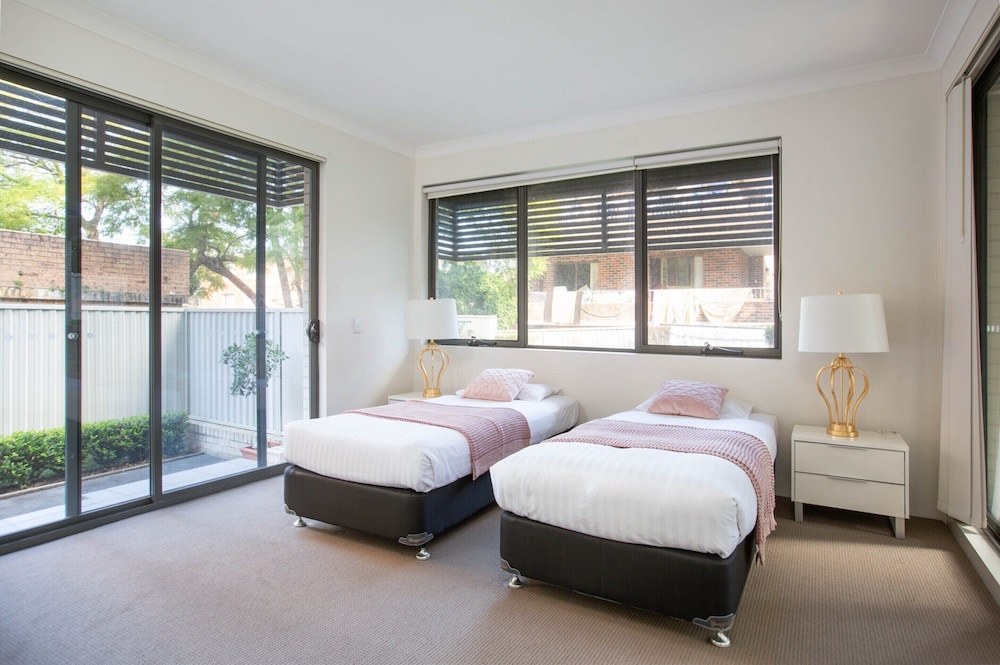 Spacious Two-bedroom Apartment Near Hospital