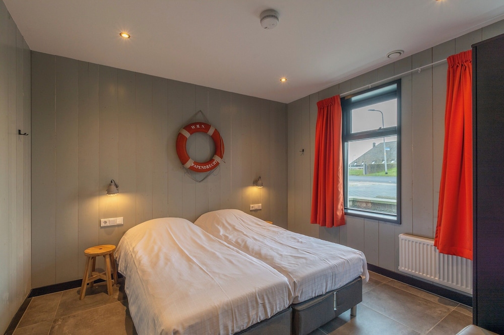 Spacious 22 Persons Holiday Home in Callantsoog