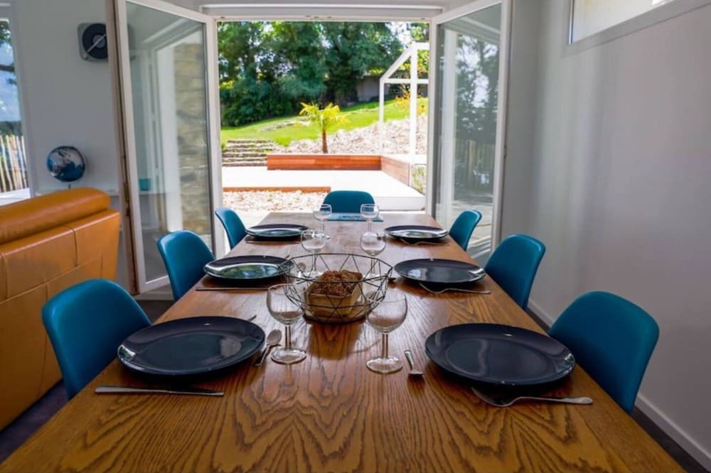 Superb Villa With sea View Near the Beach