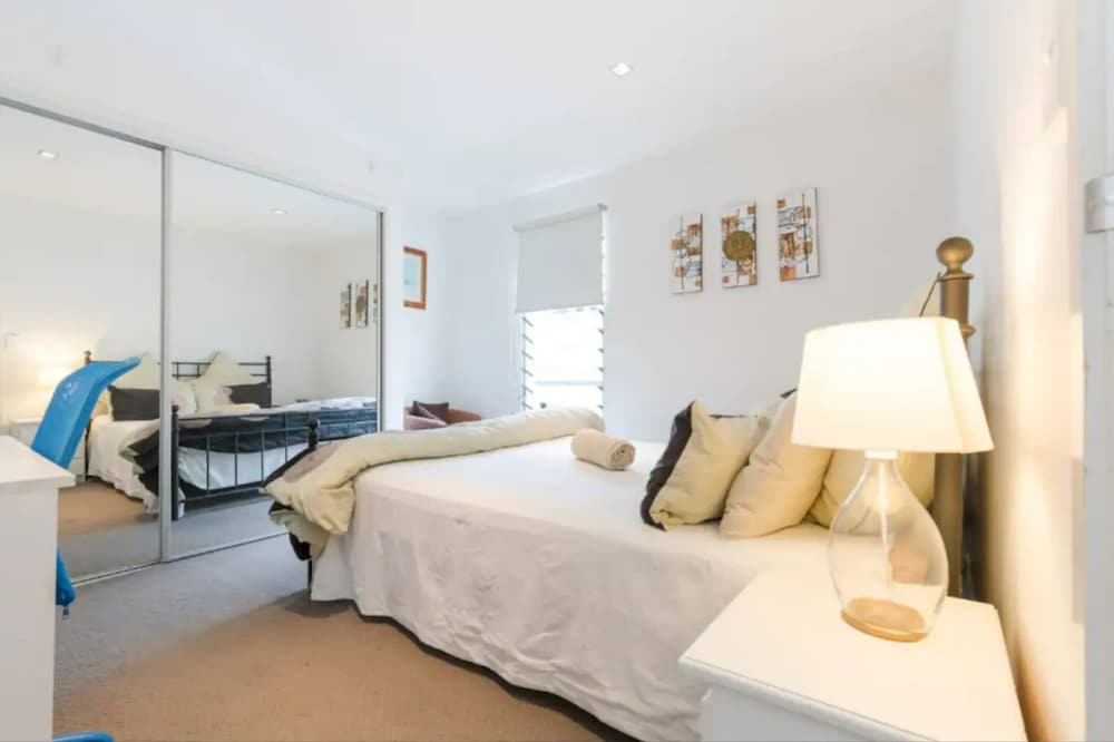 Cosy 2 Bedroom Townhouse Near the CBD